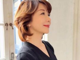 伊藤蘭さん、70歳とは思えないスポーティーなジャージ姿で舞台稽古の近況報告！