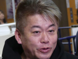ストリートピアノ炎上騒動：ホリエモンも「激しく同意」、練習場所としての是非とは？