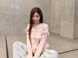 熊田曜子さん、区民プールで家族と春休み満喫！ ラッシュガード姿が可愛いと話題に