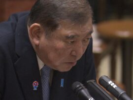 石破首相　食料品の消費税減税「一概に否定するつもりない。効果を検証したい」
