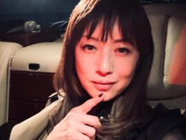 ５２歳有名女優　美魔女ぶりにネット衝撃「雰囲気が違う」「めっちゃくちゃカワイイ」すっぴんも話題