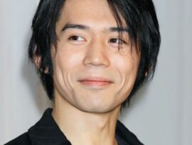 岡田義徳さん、イケメン息子との親子ショット公開！新たな門出を祝福