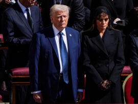 トランプ前大統領、AI生成のローマ教皇画像投稿で物議醸す