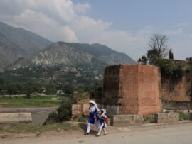 カシミール問題とは　インドとパキスタンが80年近く領有権争う