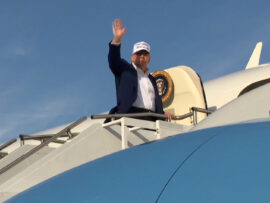 トランプ氏「プーチン氏に不満」、ウクライナへの大規模空爆受け　対ロ追加制裁を示唆