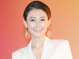 社長と結婚→２児ママ女優　エルメスのバーキンが光る大人セレブなベージュコーデで大阪出張「冷房対策万全に」
