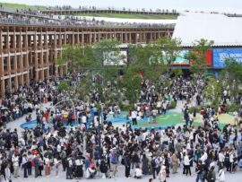 万博、開幕後初の15万人超来場か　入場券の黒字化視野に　31日、ライブなどにぎわう