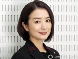 57歳・鈴木京香「家族でお祝い」”元夫”＆”娘”とバースデーケーキ囲み3ショット「素敵なご家族写真」