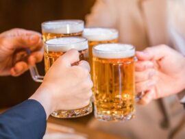 飲み会で、三流は「愚痴る」、二流は「自虐ネタで盛り上げる」。では一流は？