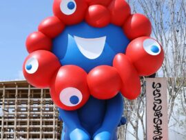 【ミャクミャクに見えてくる】思わず二度見しちゃうクッションの写真に「これは反則」「見えてしまった」の声（大阪・関西万博）