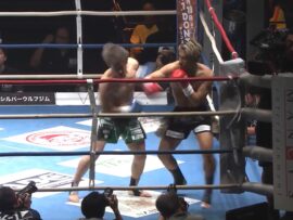 「ガチで映ってる」「本物やん」格闘技中継、人気俳優と人気タレントの姿にファン騒然