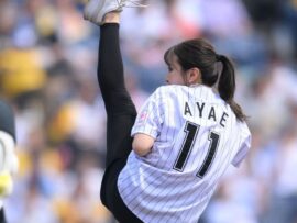 電撃婚から2か月〝夫の姿〟初公開！34歳・野球好きアナの投稿が話題「見てる側も幸せ!」「素敵な夫婦ですね」