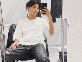 父の面影あり！７年前に亡くなった大物歌手の息子…２１歳の姿に騒然「モデルかと」「かっこよすぎている」