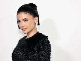 カイリー・ジェンナー、豊胸手術の詳細を公表：セレブのタブー破りと美の基準の行方