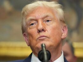 トランプ氏、労働統計局長を解雇　雇用統計に「過ち犯した」と不満