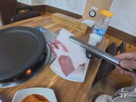 「脂身だらけのサムギョプサル」YouTuberの告発で波紋…韓国・観光地の信用に傷、飲食店が営業停止に