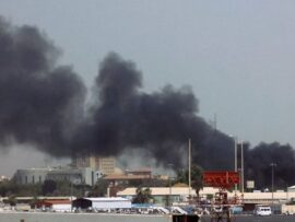 スーダン内戦激化：UAE機撃墜でコロンビア傭兵40人死亡の報、国際介入の疑惑深まる