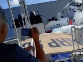 中国の艦船同士が衝突、瞬間の映像公開　南シナ海でフィリピン船を追跡中