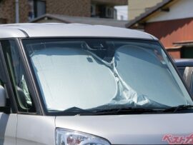 真夏の車内温度対策：サンシェードの限界と透明断熱フィルムの驚くべき効果
