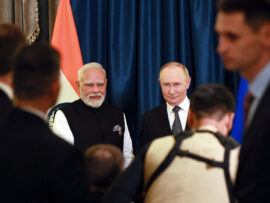 モディ氏がプーチン氏と会談、「ロシアとインドは困難な時期も協力」