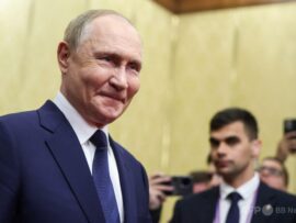 プーチン大統領、和平不成立ならウクライナ侵攻「軍事解決」を強調