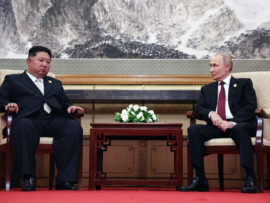 プーチン大統領「ロシア訪問を」 金正恩委員長「近いうちに会いたい」…150分会談