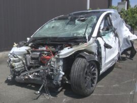 大幅な速度超過で飛び上がったか…車が住宅に突っ込み女子大学生が死亡した事故で19歳少年を逮捕 飲酒運転か