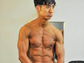 コロチキ西野創人、ムキムキに仕上がった肩にどよめき「まじででかくなったな」　12キロダンベルで筋トレ中