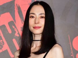 8年ぶり映画出演の深津絵里が「美しすぎる」　黒のキャミドレス姿にネット衝撃「え、若返ってません？」