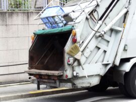 「厳しい。臭い」「ネコ並みに大きいネズミが…」仕事と収入が激減→63歳で『日雇いゴミ収集員』になった男性が直面した“過酷すぎる労働環境”