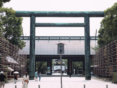 靖国神社に勝手に合祀されたとして韓国人の遺族27人が合祀の取り消しなどを求めて訴訟→敗訴