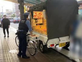 【速報】グエンによる盗品疑いの激安フルーツ路上販売、警視庁がヒント「道路使用許可証が必要」弁護士ドットコム「確認してみると良いでしょう」