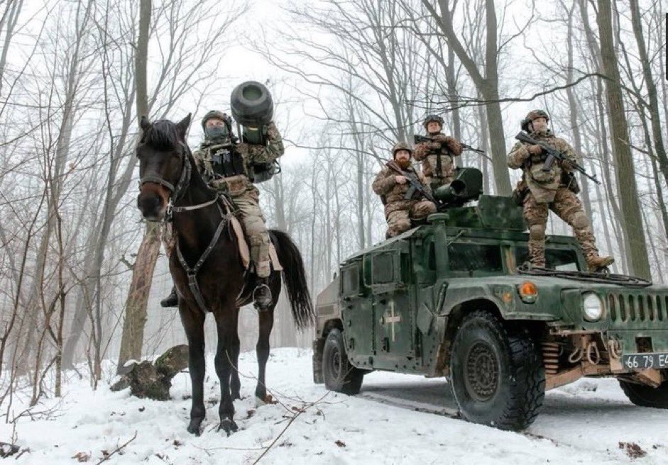 【速報】ロシア軍、伝説の騎兵を復活させる・・・