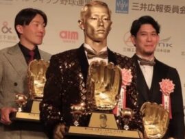 楽天・辰己選手、今度は表彰式で仮装3変化　父親が苦言「息子よ、その振る舞いは残念だ」　妻は元銀座ホステスYouTuber