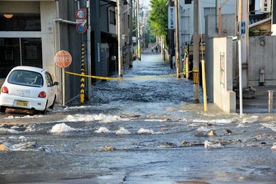 【悲報】京都、国道1号の地中から大量の水で水没「GW開始も幸先悪く交通規制」\(^o^)/陥没するぞー 【悲報】京都、国道1号の地中から大量の水で水没「GW開始も幸先悪く交通規制」\(^o^)/陥没するぞー