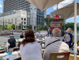 20万円PREMIER席が話題となった祇園祭、「神事でありショーではない」当初から荒稼ぎを問題視していた八坂神社宮司が観光理事辞任