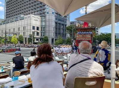 20万円PREMIER席が話題となった祇園祭、「神事でありショーではない」当初から荒稼ぎを問題視していた八坂神社宮司が観光理事辞任 20万円PREMIER席が話題となった祇園祭、「神事でありショーではない」当初から荒稼ぎを問題視していた八坂神社宮司が観光理事辞任