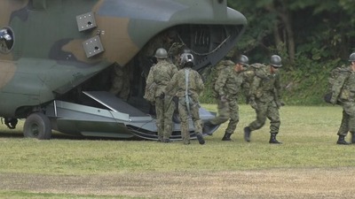 【速報】阪神淡路大震災30年　陸上自衛隊が大規模地震想定した防災訓練で中学校の敷地にヘリ離着陸　抗議する市民「あまりに非常識。子どもたちの前で」