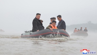 【悲報】北朝鮮当局、洪水の避難時に金日成氏・金正日氏の肖像画や朝鮮労働党の党員証を持ち出せなかった住民を処分