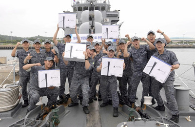 【速報】SONY、竹島で不法訓練などを行ったこともある韓国海軍に慰問品としてPS5を50台贈呈『あ、自衛隊は自分で買ってください』 【速報】SONY、竹島で不法訓練などを行ったこともある韓国海軍に慰問品としてPS5を50台贈呈『あ、自衛隊は自分で買ってください』