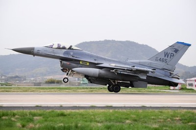 【朗報】日本政府『中国有事が迫ってきたので在日米軍のF15戦闘機を韓国ではなく日本で整備する、整備で整備はちょっと・・・』