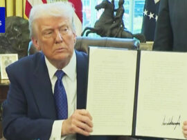 【速報】米国のトランプ大統領が大統領令に署名、インドに25％の追加関税で計50%「ロシアから原油購入している」