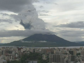 【緊急】桜島が爆発的噴火　噴煙が4500mまで上昇「桜島島内や霧島市で多量の降灰がある見込み」