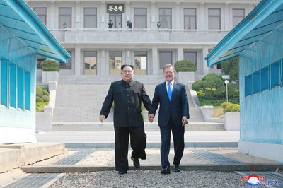 韓国の文在寅前大統領、回顧録で金正恩氏が吐露を暴露「制裁、正直きついわ」「核を使うつもりはない、無いと生きられない」「対米会談のコツ教えて」
