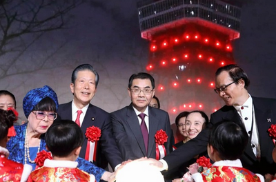 【画像】東京タワー、中国の春節を祝い真っ赤に染まりメッセージ「祝福龍年」　日本人「は？」