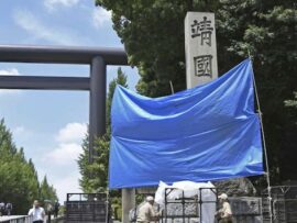 【画像】外国人、靖国神社の破壊開始きたああああ！！！！