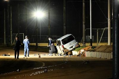 【速報】埼玉栄高校のグランド整備用自動車が横転、助手席の男子生徒死亡「運転手は16歳の男子生徒」私有地なので無免許は問われず？