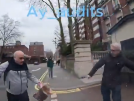 【動画】グロなし・血なし　英トルコ大使館前でコーランを燃やした結果→隣の建物が刃渡り30cmのナイフを持った男が出てきて襲撃される