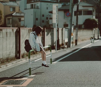 【鬼畜】公園で１４歳女子中学生に無理やり性交　無職を逮捕　逃げられないように男４人が取り囲んでいたという