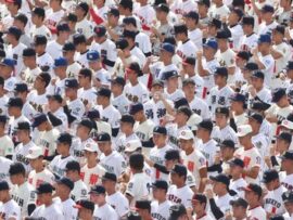 【悲報】甲子園の開会式で体調不良の花巻東・金野が入院　無駄な開会式で選手を一人潰した模様